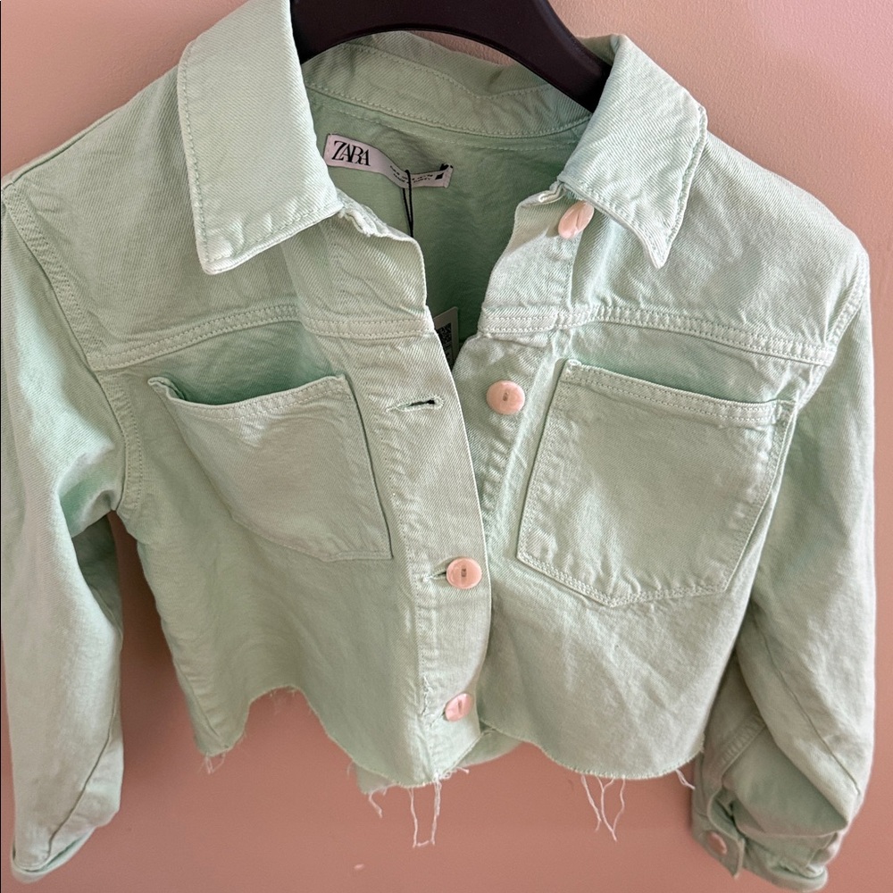 NWT Zara cropped denim jacket with distressed hem - Picture 8 of 10